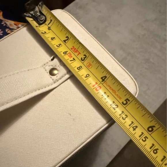 Elegant White Makeup or Travel Bag - Picture 5 of 6